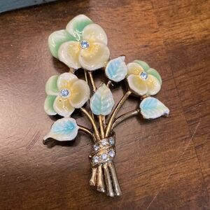 Monet vintage enamel floral pansy brooch